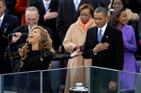 who sang the national anthem tonight.